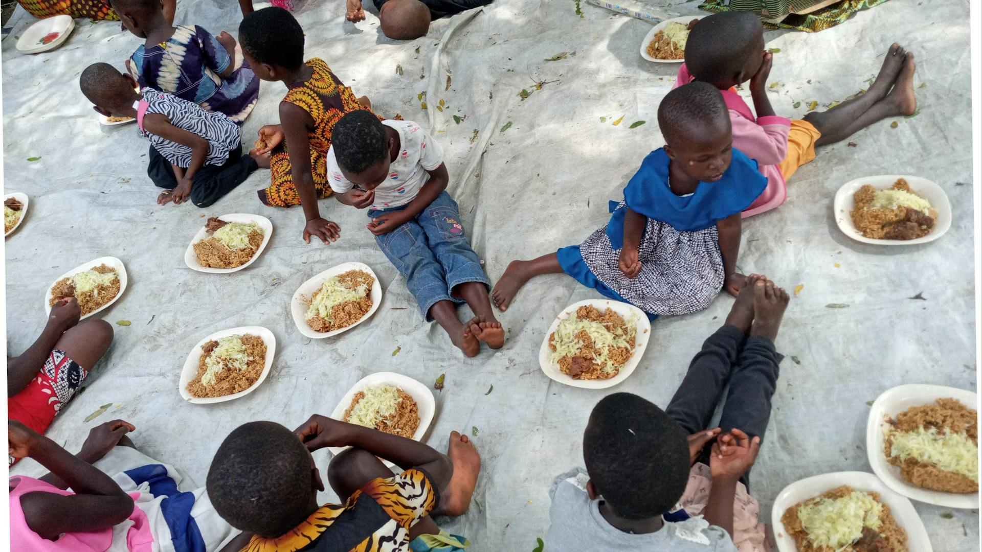 Having a meal donated by friends with the disadvantaged children at the ministry, Join the team and keep them smiling 